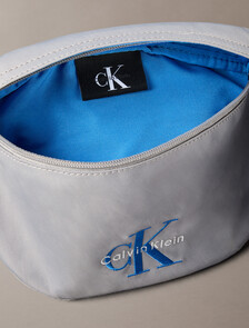 Buy 남성 볼드 로고 나일론 슬링 in color Cloudburst