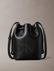 Buy 여성 볼드 CK 미니 버킷 크로스바디 in color BLACK