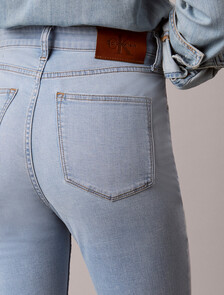 Buy 여성 아시아 하이라이즈 플레어 데님 in color Light Blue