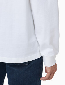 Buy 남성 이지핏 아카이브 로고 긴팔 티셔츠 in color BRIGHT WHITE