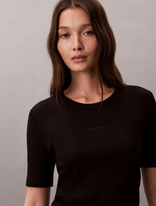 Buy 여성 립 나노 로고 체크 탑 in color BLACK