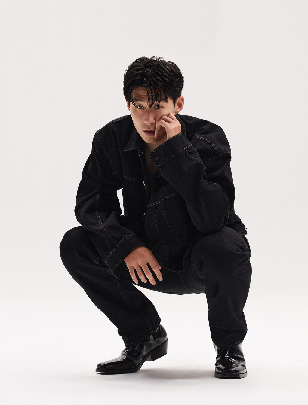 Buy [손흥민 캡슐] 남성 릴렉스 데님트러커 in color BLACK