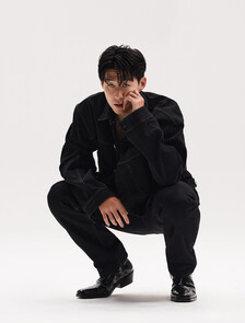 Buy [손흥민 캡슐] 남성 릴렉스 데님트러커 in color BLACK