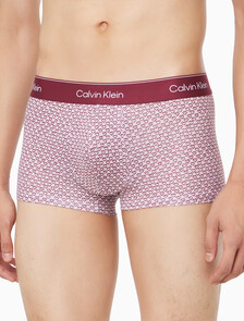 Buy 남성 아이콘 코튼 스트레치 마이크로 로우 라이즈 트렁크 in color Light pink