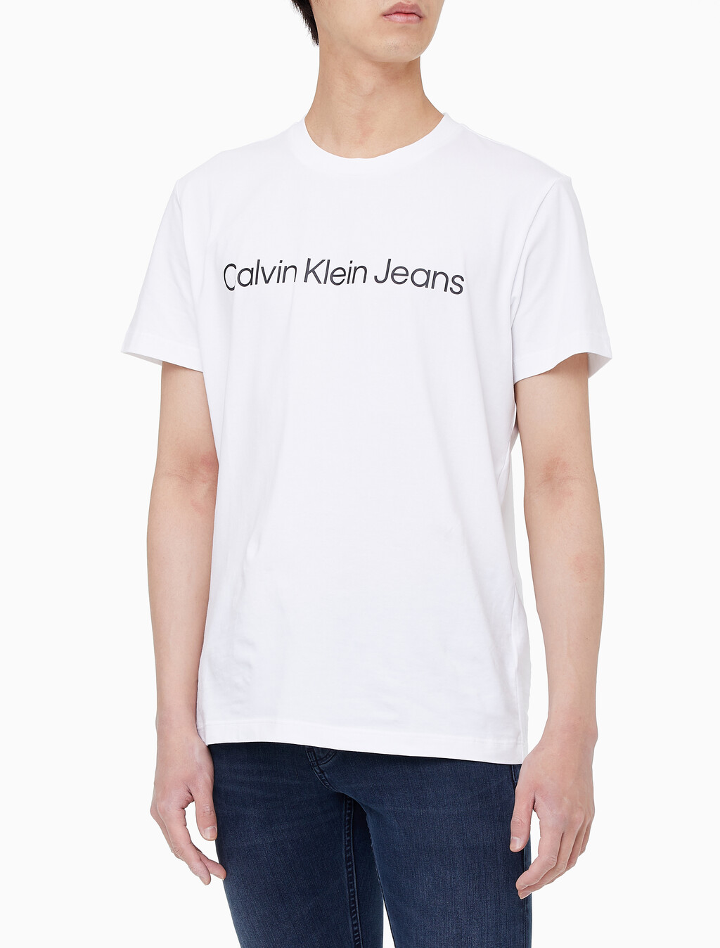 Buy 남성 레귤러핏 인스티튜셔널 로고 스트레치 반팔 티셔츠  in color BRIGHT WHITE