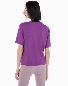 Buy 여성 릴렉스 핏 에센셜 반팔 티셔츠 in color AMETHYST