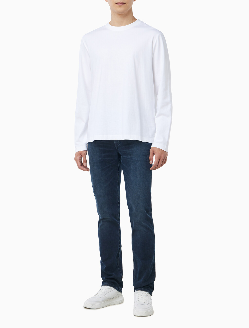 Buy 남성 릴렉스 핏 시즈널 모노그램 긴팔 티셔츠 in color BRIGHT WHITE