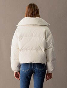 Buy 여성 볼륨 넥 크롭 다운 푸퍼 in color WHITE